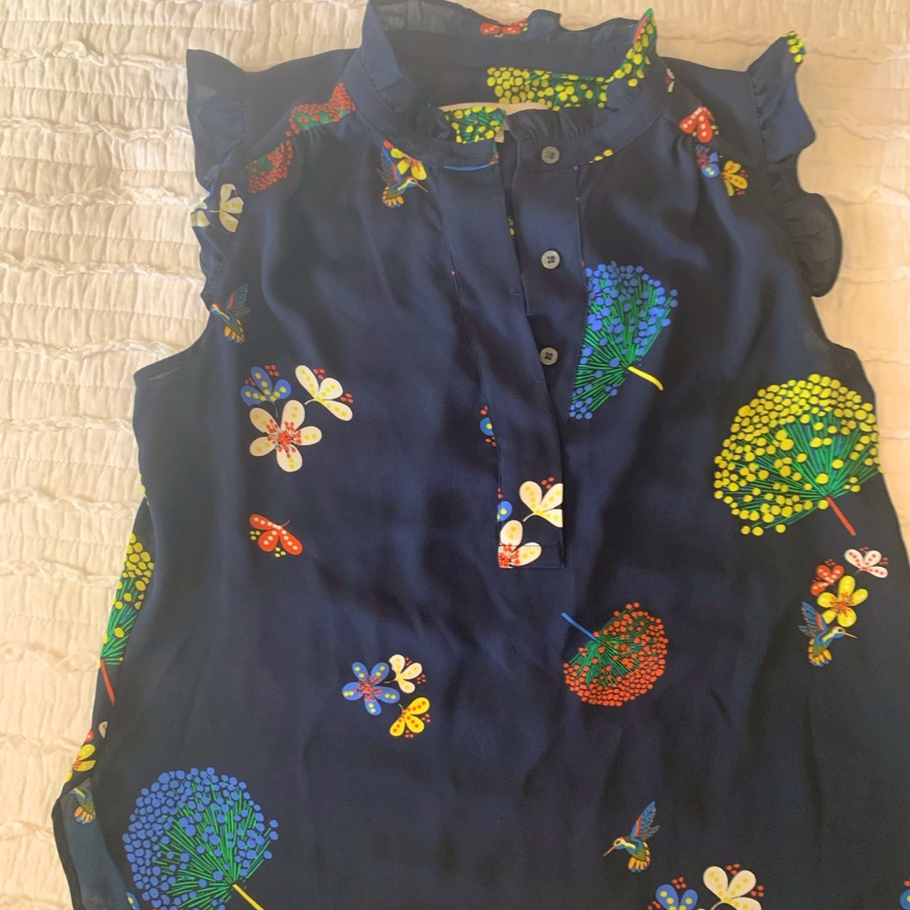 Sleeveless blue print top